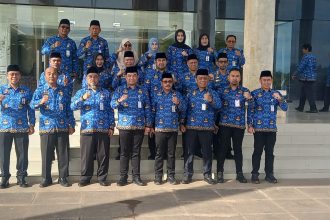 Pj Sekda H Eka Saprudin memimpin apel Hari Kesadaran Nasional di Halaman Kantor Bupati Kotabaru Sebelimbingan. Foto: Putri Saranjana/lenterakalimantan.com