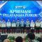 Walikota Banjarmasin H M Yamin HR bersama peraih penghargaan Apresiasi Pelayanan Publik dari KemenPANRB dalam Rapat Koordinasi Pelayanan Publik Se-Kalimantan Selatan di Gedung Mahligai Pancasila, Kamis (17/4/2025). Foto: Prokom Banjarmasin