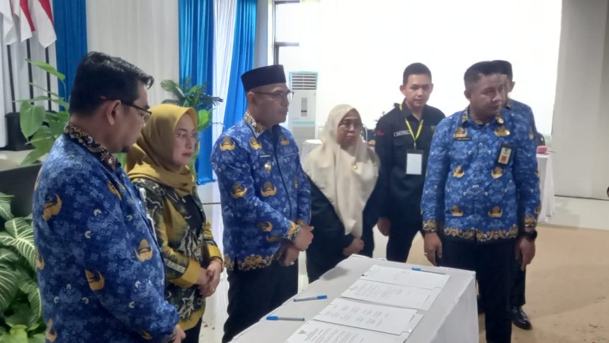 Wakil Bupati Kotabaru Syairi Mukhlis hadiri dan berikan sambutan Musrenbang tingkat kabupaten di Aula Bapperda Kotabaru. Foto: Putri Saranjana/lenterakalimantan.com