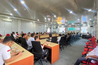 Bidang Pemerintahan Desa di DP3APPKBPMD Kabupaten Balangan, saat melaksanakan Sosialisasi Layanan Data Aparatur Pemerintah Desa (Ladapedes) di Aula Benteng Tundakan, Paringin Selatan. Foto: Windi/lenterakalimantan.com