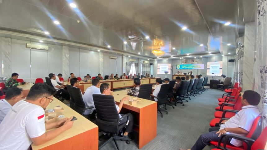 Bidang Pemerintahan Desa di DP3APPKBPMD Kabupaten Balangan, saat melaksanakan Sosialisasi Layanan Data Aparatur Pemerintah Desa (Ladapedes) di Aula Benteng Tundakan, Paringin Selatan. Foto: Windi/lenterakalimantan.com