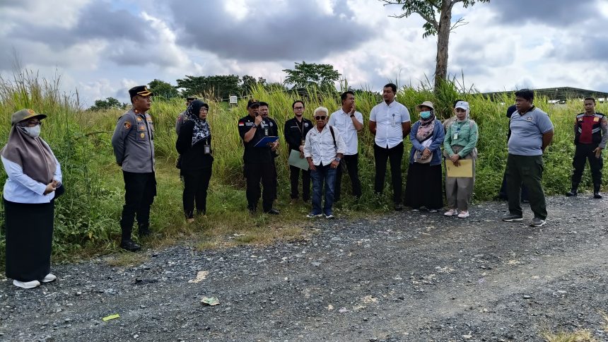 Teks foto : Rencana atau kegiatan eksekusi lahan bersertifikat di Jalan Trikora Banjarbaru yang kembali gagal dilaksanakan