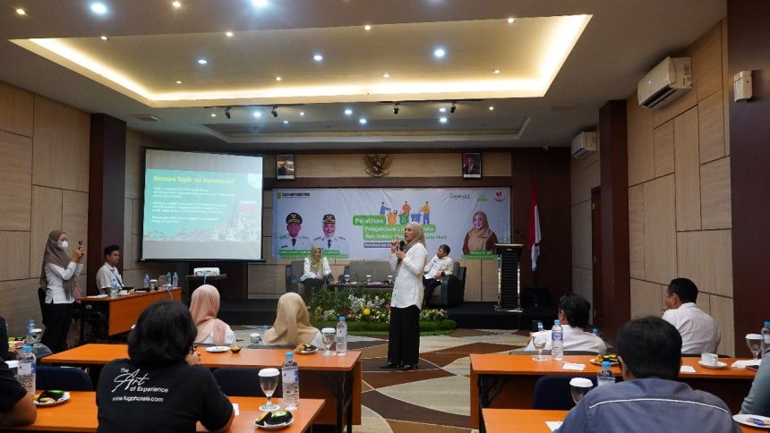 Wakil Walikota Banjarmasin Hj Ananda dalam Pengelolaan Limbah Usaha Sub Sektor Ekraf Wira Usaha Muda yang diselenggarakan Pemko Banjarmasin, di Roditha Hotel (23/4/2025). Foto: Prokom Banjarmasin