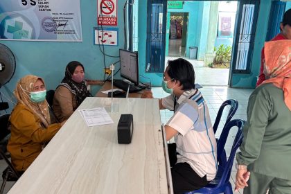 Inovasi "Papa Ipuh" yang diterapkan Puskesmas Halong, Balangan, mampu mempersingkat layanan tunggu pasien, hal ini dibuktikan dengan minimnya sebuah antrian, seperti yang terlihat di foto ini. Foto: Puskesmas Halong untuk lenterakalimantan.com