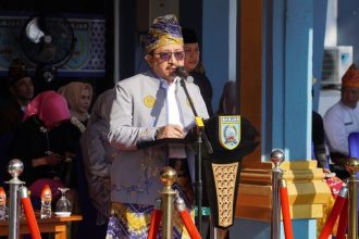 Pemerintah Kabupaten Banjar menggelar upacara peringatan Hari Pendidikan Nasional (Hardiknas) 2025, di halaman Kantor Bupati Banjar, Senin (5/5/2025) pagi. Foto: Pemkab Banjar