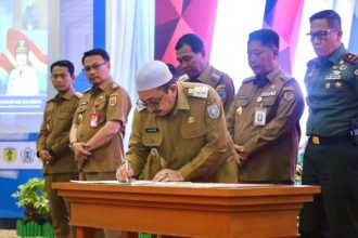 Gubernur Kalsel, H Muhidin, didampingi wakilnya Hasnuryadi Sulaiman, saat membuka Musyawarah Perencanaan Pembangunan (Musrenbang) Rencana Pembangunan Jangka Menengah Daerah (RPJMD) 2025–2029, di Auditorium Gedung KH Idham Chalid, Kantor Gubernur Kalsel, Banjarbaru, Senin (5/5/2025). Foto: Pemprov Kalsel