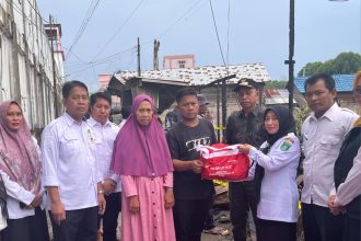 Pemkab Tanah Bumbu Salurkan Bantuan untuk Korban Kebakaran di Simpang Empat