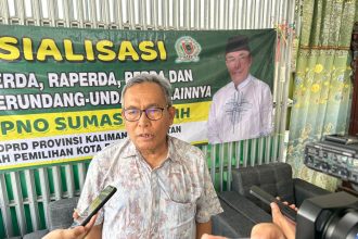 Legislator Dewan Perwakilan Rakyat Daerah (DPRD) Kalimantan Selatan (Kalsel), Suripno Sumas, melaksanakan kegiatan sosialisasi peraturan perundang-undangan kepada warga Kota Banjarmasin, khususnya dari Kecamatan Banjarmasin Selatan, Rabu (7/5/2025) siang. Foto: