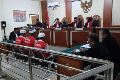 Teks foto : Sidang kasus pengeroyokan dengan terdakwa Tambrin alias Sabarin, Ahmad Fadilah alias Fadil dan Misran alias Emek.
