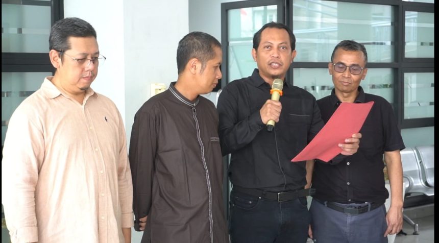 FOTO: Penyampaian aspirasi oleh Ketua IDI Kalimantan Selatan, dr Sigit Prasetya, bersama civitas akademika Fakultas Kedokteran Universitas Lambung Mangkurat (FKIK ULM) Banjarmasin.