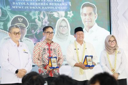 Bupati Barito Kuala, H. Bahrul Ilmi, menghadiri acara Pengukuhan Dewan Pengurus Kamar Dagang dan Industri Indonesia (Kadin) Kabupaten Barito Kuala yang diselenggarakan di Aula Jamhuri Aisyah, Handil Bakti, pada Jumat (23/5/2025).