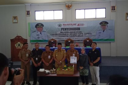 Bupati Bahrul Ilmi Serahkan Puluhan SK CPNS Formasi Tahun 2024