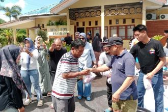 Bupati Kotabaru Sembelih 7 Ekor Sapi Kurban untuk Masyarakat