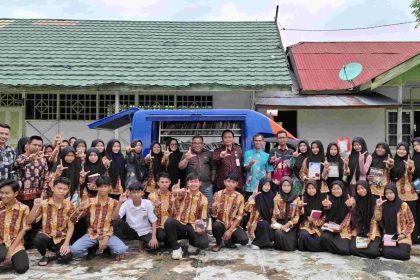 Disarpustaka Kapuas Hibahkan 300 Buku dan Layanan Perpusling ke MAS An Nur