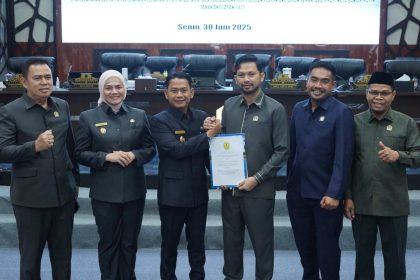 Wali Kota Banjarmasin Sampaikan Pertanggungjawaban APBD 2024 dan Sepakati Perubahan KUA-PPAS 2025