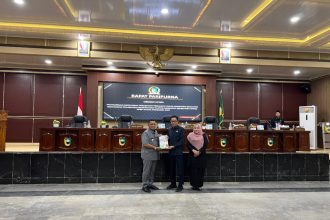 Teks foto/ Kegiatan Wakil Bupati H Muhammad Zazuli di Paripurna DPRD ( dok foto Asep LK)