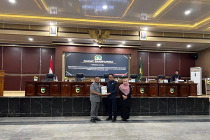 Teks foto/ Kegiatan Wakil Bupati H Muhammad Zazuli di Paripurna DPRD ( dok foto Asep LK)