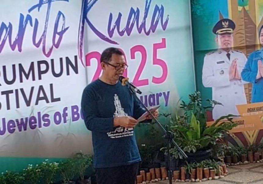 Bupati Barito Kuala yang diwakili oleh Kepala Disporbudpar Barito Kuala Sabirin, S.Sos.,MM mebuka acara Serumpun Festival 2025 yang bertemakan "The Jewels Of Barito Estuary"., di Halaman Gedung Serbaguna , Minggu (01/06/2025)