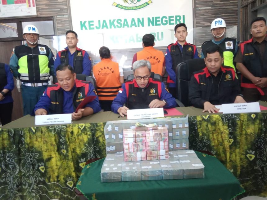 Modus Kredit Fiktif di Bank BUMN Kotabaru, Dua Tersangka Rugikan Negara Rp.9,2 Miliar Ditahan