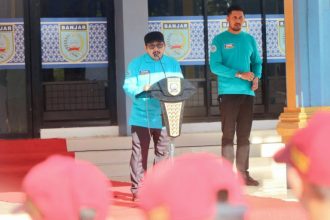 Pemkab Banjar, melalui Dinas Perumahan Rakyat, Kawasan Permukiman dan Lingkungan Hidup (DPRKPLH) setempat menggelar apel Peringatan Hari Lingkungan Hidup Sedunia Tahun 2025, di halaman Kantor Bupati Banjar Martapura, Kamis (5/6/2025) pagi. Foto: Pemkab Banjar
