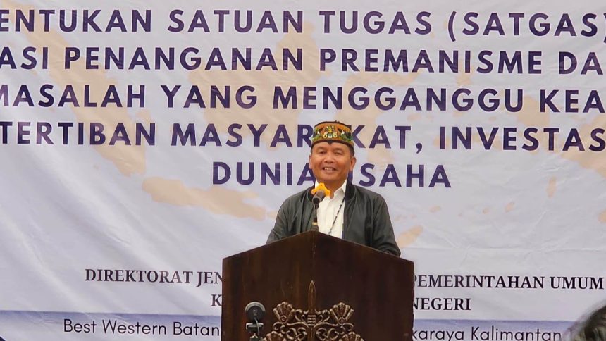 Gubernur Kalteng, Agustiar Sabran saat menyampaikan sambutan pada kegiatan rapat evaluasi pembentukan Satuan Tugas (Satgas) Terpadu Penanganan Premanisme dan Ormas Bermasalah. Foto : Antonius Sepriyono
