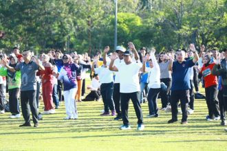 Jajaran Pemprov Kalteng saat menggelar kegiatan senam pagi bersama di halaman Kantor Gubernur. Foto : MMC Kalteng