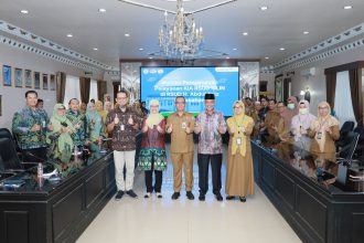 Sekretaris Daerah (Sekda) Kabupaten Barito Kuala, Zulkipli Yadi Noor, menghadiri kegiatan Visitasi Pengampuan Pelayanan Prioritas Kesehatan Ibu dan Anak (KIA), Dilaksanakan di Aula Bahalap, Marabahan (16/06/2025)