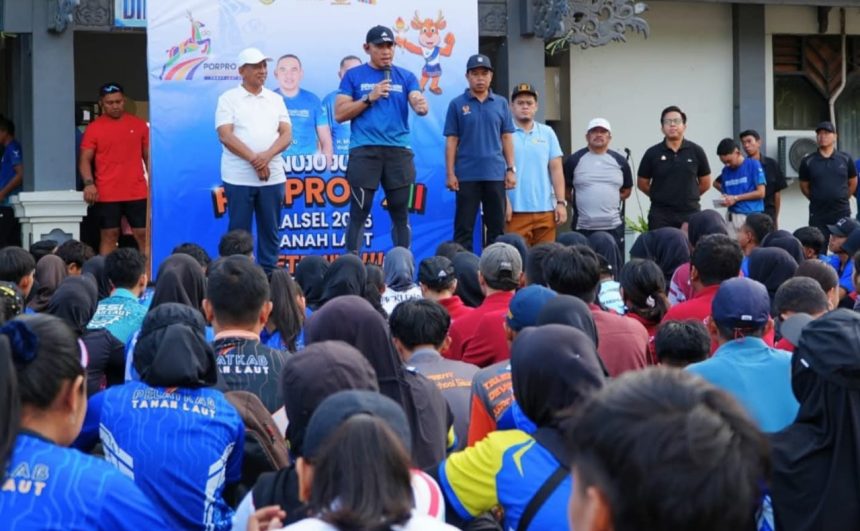 Bupati Tanah Laut H Rahmat Trainto Saat memeberikan spirit kepada atlit Tala menjelang Pelaksanaang Porprov 2025 di Kabupaten Tanah Laut