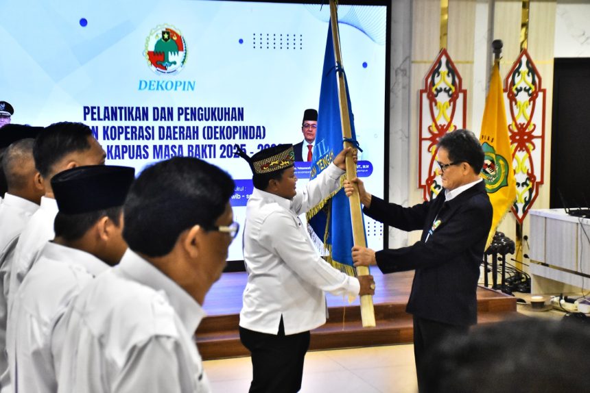 Bupati Wiyatno Kukuhkan Pengurus DEKOPINDA Kapuas