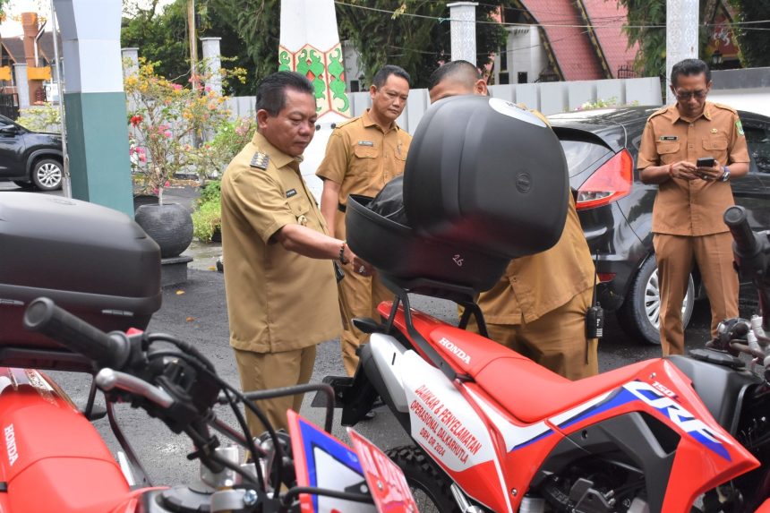 Pemkab Kapuas Hibahkan Motor Trail ke Camat