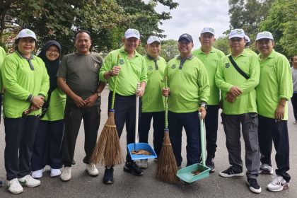 Peringati HPSN 2025 Pemkab Kapuas Gelar Jumat Bersih dan Hijau