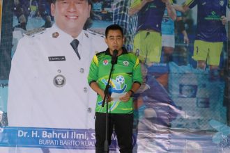 :Wakil Bupati Barito Kuala, Herman Susilo, secara resmi membuka Turnamen Futsal Bupati Cup Kabupaten Barito Kuala Tahun 2025 yang digelar di GOR Setara Marabahan, Kamis (26/06/2025).