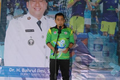 :Wakil Bupati Barito Kuala, Herman Susilo, secara resmi membuka Turnamen Futsal Bupati Cup Kabupaten Barito Kuala Tahun 2025 yang digelar di GOR Setara Marabahan, Kamis (26/06/2025).