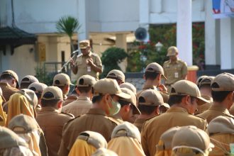 Apel pagi Wabup Zazuli di halaman kantor Bupati ( dok foto Asep LK)
