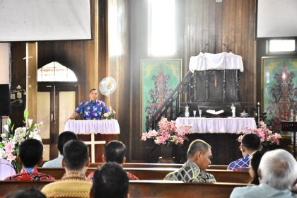 Wabup Kapuas Hadiri Ibadah Komisi Pelayanan Bapak GKE Kapuas Seberang