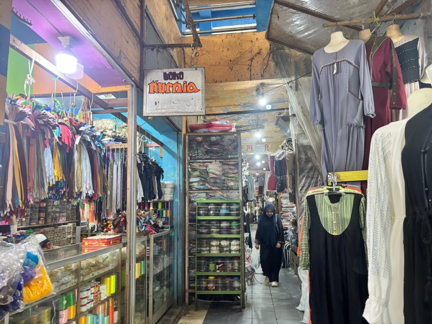 Seperti Inilah Pasar Batua Martapura, Kabupaten Banjar, Sepi Pengunjung atau Pembeli, Dampak banyak beralih sistem belanja online. Foto Noor Laila Mahasiswa FISIP Ilmu Komunikasi UNISKA Banjarbaru.