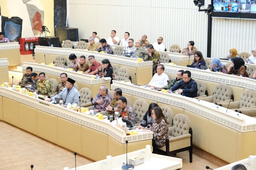 Bahas Isu Jual-Beli Pulau Bersama Komisi II DPR RI, Menteri ATR/Kepala BPN Tegaskan Tanah di Indonesia Tidak Bisa Dimiliki Asing