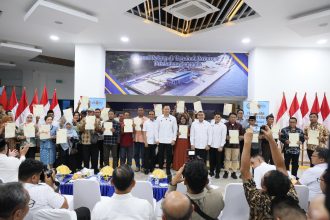 Serahkan 160 Sertipikat Tanah kepada Pemda dan Masyarakat Sulteng, Wamen Ossy Tekankan Bentuk Komitmen Negara Hadirkan Kepastian Hukum