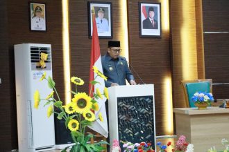 Bupati Barito Kuala, H. Bahrul Ilmi, hadiri Rapat Paripurna ke-23 Masa Sidang III Tahun Sidang 2024–2025 dalam rangka penandatanganan Berita Acara Persetujuan Bersama terhadap Rancangan Peraturan Daerah (Raperda) tentang Perubahan Anggaran Pendapatan dan Belanja Daerah (APBD) Kabupaten Barito Kuala Tahun Anggaran 2025,Ruang Sidang Lantai III DPRD Barito Kuala. (14/07/2025)