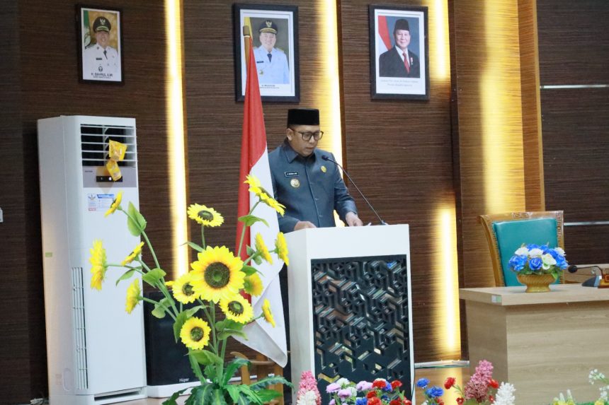 Bupati Barito Kuala, H. Bahrul Ilmi, hadiri Rapat Paripurna ke-23 Masa Sidang III Tahun Sidang 2024–2025 dalam rangka penandatanganan Berita Acara Persetujuan Bersama terhadap Rancangan Peraturan Daerah (Raperda) tentang Perubahan Anggaran Pendapatan dan Belanja Daerah (APBD) Kabupaten Barito Kuala Tahun Anggaran 2025,Ruang Sidang Lantai III DPRD Barito Kuala. (14/07/2025)