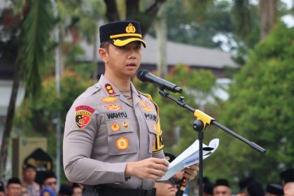 Kapolres Tabalong, AKBP Wahyu Ismoyo Jayawardhana menyampaikan arahannya pada upacara HKN 2025. Foto: Humas Polres Tabalong