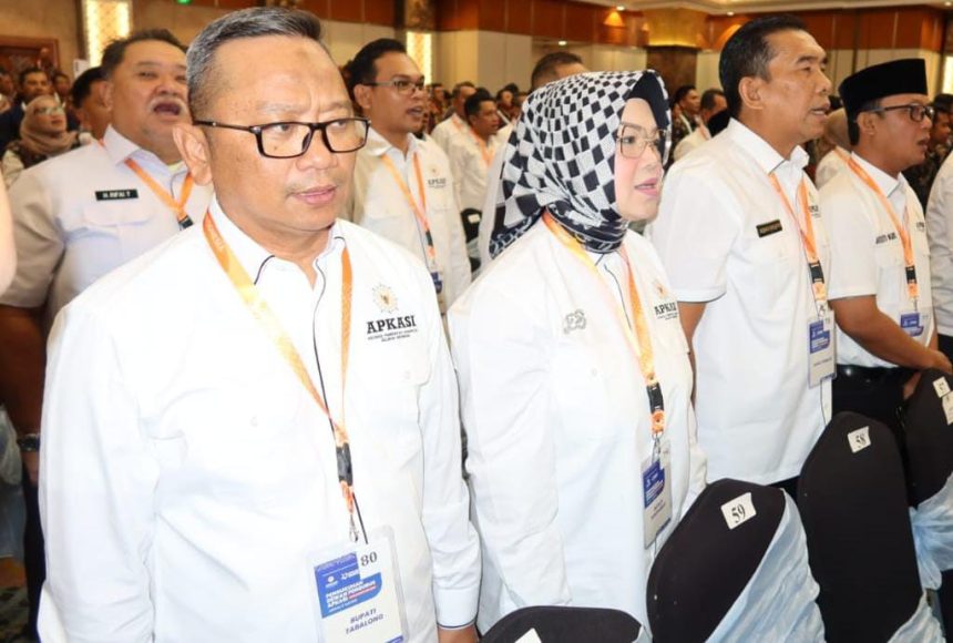 Bupati Tabalong, Ir HM Noor Rifani di acara pelantikan APKASI. Foto: Humas Prokopim