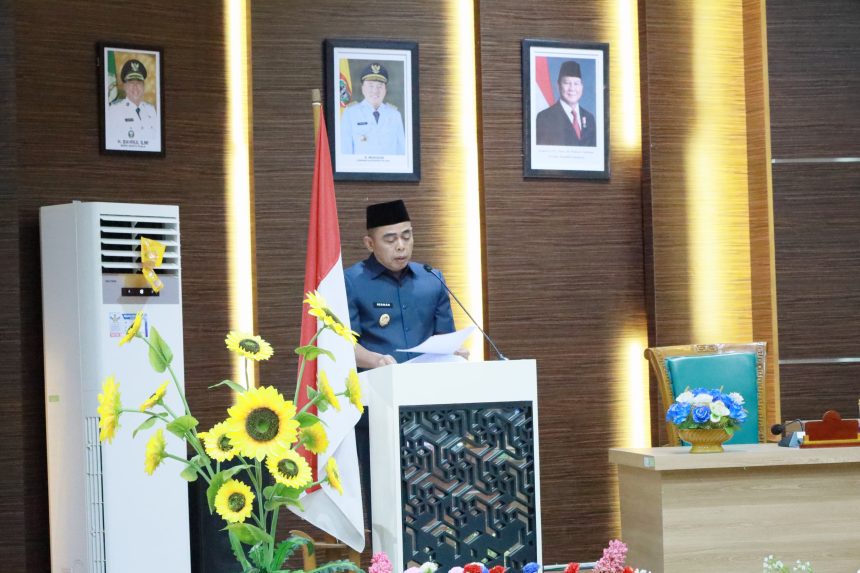 Wakil Bupati Barito Kuala, Herman Susilo, menghadiri Rapat Paripurna ke-24 DPRD dalam rangka penyampaian Rancangan Kebijakan Umum Anggaran (KUA) serta Prioritas dan Plafon Anggaran Sementara (PPAS) Tahun Anggaran 2026,di Ruang Sidang Paripurna DPRD Batola, Lantai III, pada Jumat (18/07/2025).