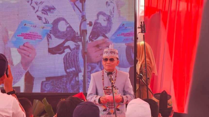 Gubernur Kalimantan Tengah, Agustiar Sabran, saat menyampaikan sambutan sebelum meresmikan Koperasi Kelurahan Merah Putih Bukit Tunggal di Jalan Mahir Mahar, Palangka Raya. Foto: Antonius Sepriyono/lenterakalimantan.com