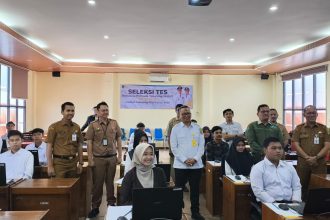 Foto bersama Bupati Tabalong, HM Noor Rifani dengan para peserta. Sumber Foto: JM