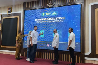 Bupati Tabalong, HM Noor Rifani melaunching inovasi Strong Bank Kalsel. Foto: JM