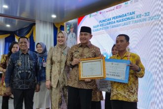 Kegiatan Bupati Tanah Laut H.Rahmat saat sambutan dalam Acara Memperingati Harganas di Tanah Laut. ( dok foto kiriman)
