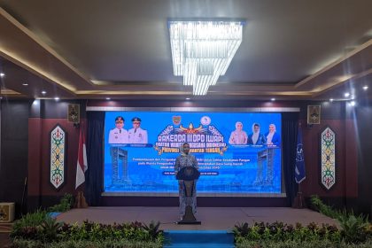 Ketua DPD IWAPI Kalteng, Asti Rizky Badjuri saat menyampaikan sambutan pada kegiatan Rapat Kerja Daerah (Rakerda) III Tahun 2025 di Aula Jayang Tingang, Kantor Gubernur Kalteng. Foto: Antonius Sepriyono/lenterakalimantan.com