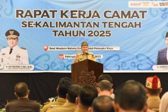 Gubernur Kalimantan Tengah Agustiar Sabran, saat menyampaikan sambutan pada kegiatan Rapat Kerja Camat se-Kalteng. Foto: Antonius Sepriyono/lenterakalimantan.com