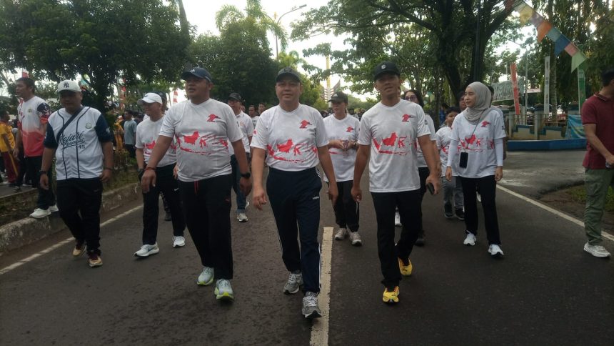 Pj Sekda Kapuas Ikuti Jalan Sehat dan Senam Bersama Peringati Hari Bhayangkara ke-79